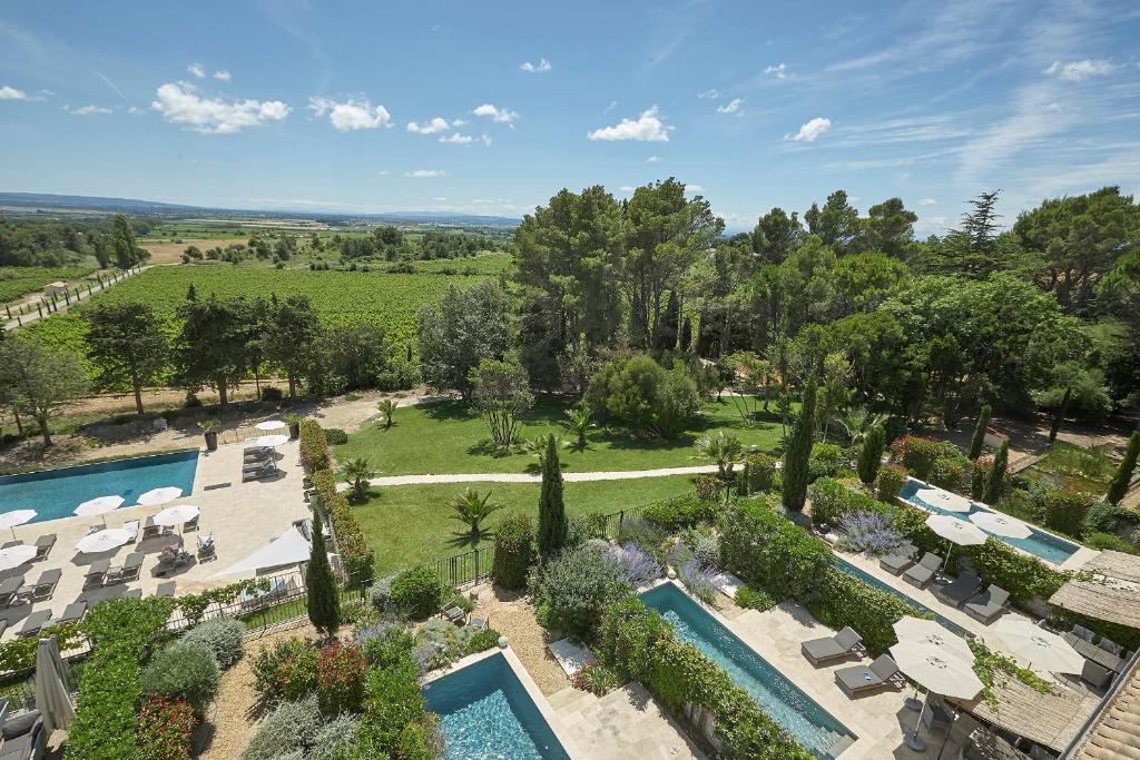 an aerial view of a villa with a swimming pool at Château Les Carrasses in Capestang