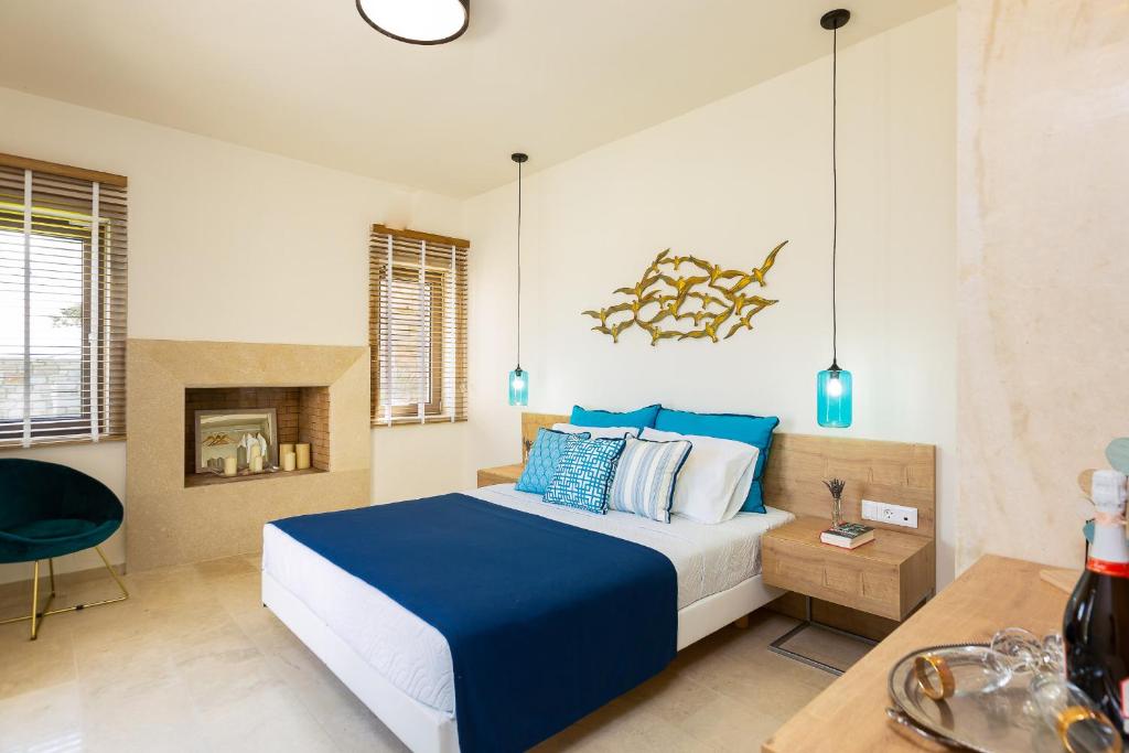 Posteľ alebo postele v izbe v ubytovaní Thalmargia Villas, Ultimate Peace & Privacy, By ThinkVilla