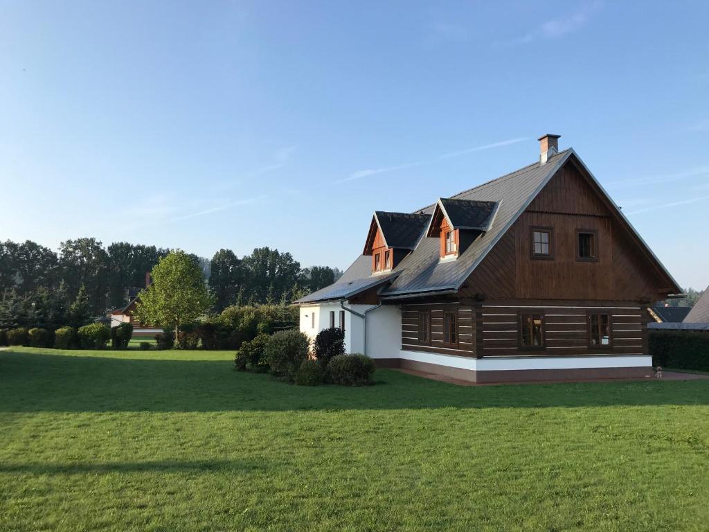 Budova, kde se vila nachází