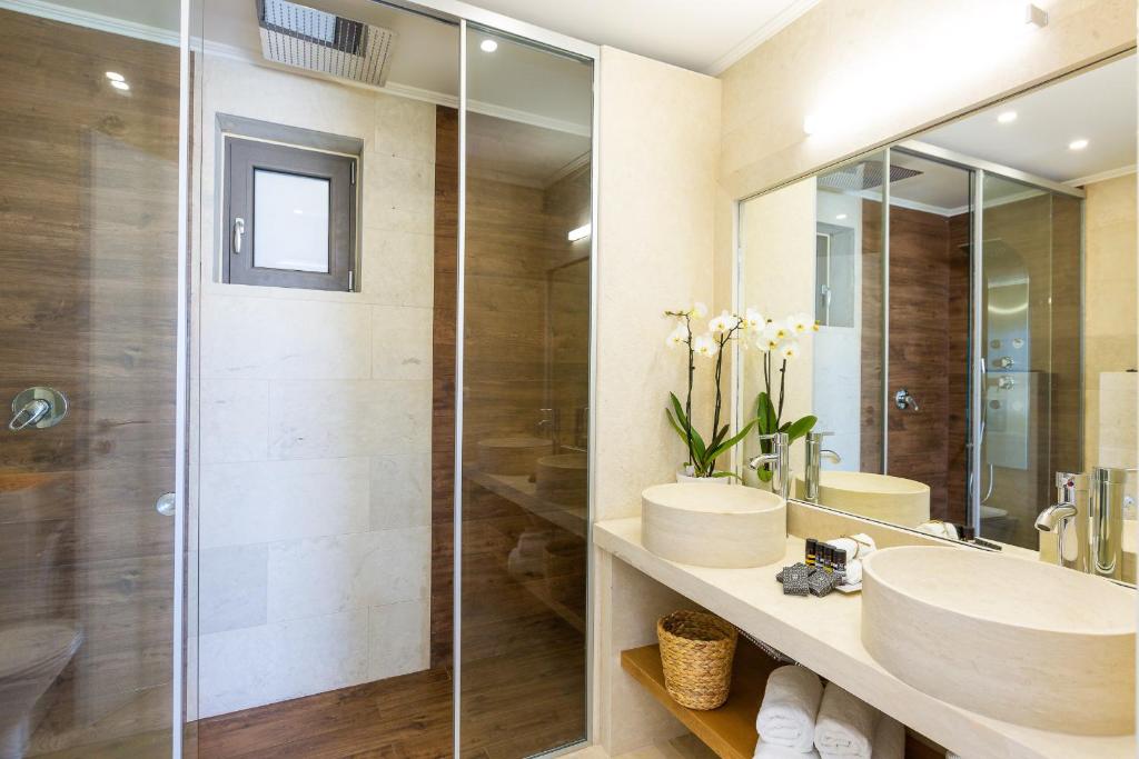 Kúpeľňa v ubytovaní Thalmargia Villas, Ultimate Peace & Privacy, By ThinkVilla