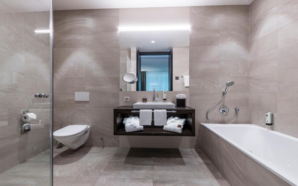 Koupelna v ubytování b-smart hotel Bendern