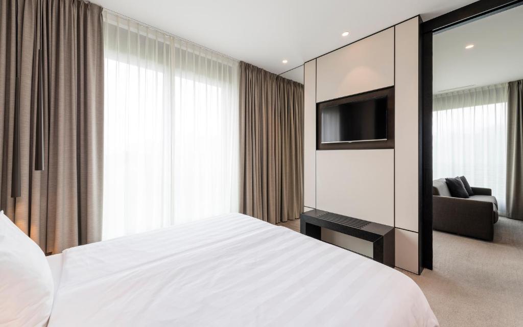 TV a/nebo společenská místnost v ubytování b-smart hotel Bendern