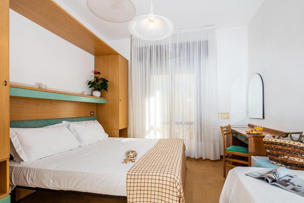 Postel nebo postele na pokoji v ubytování Hotel Astor