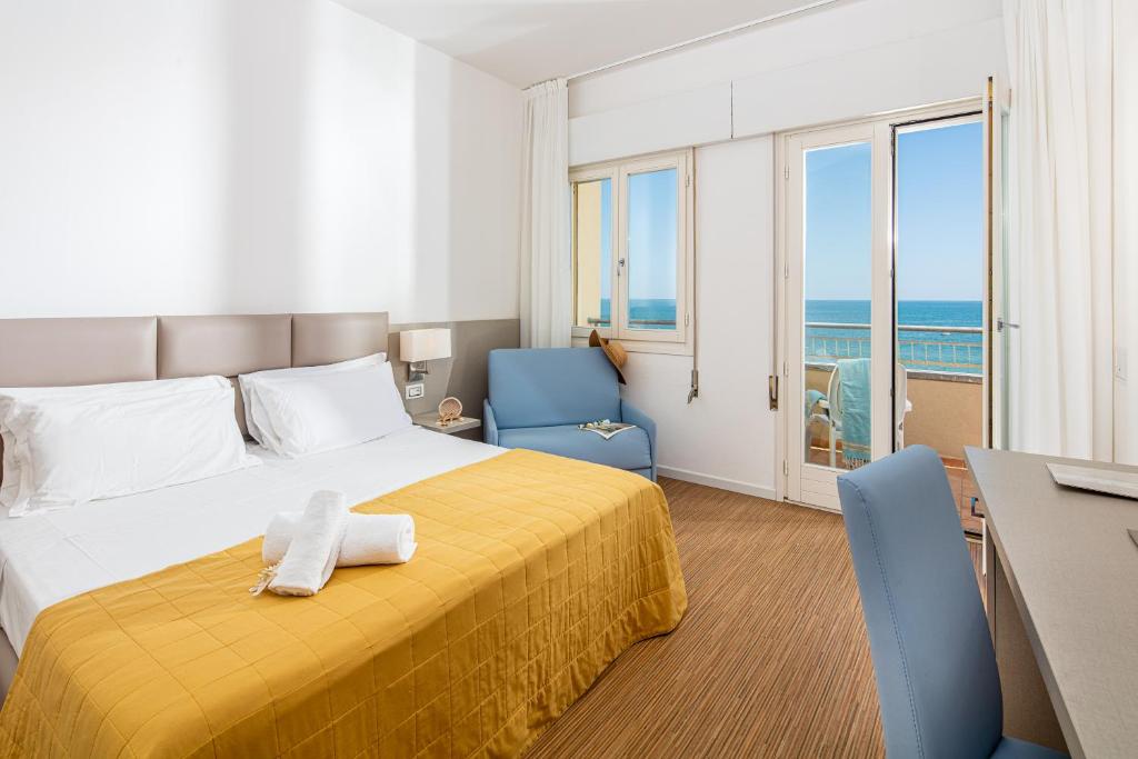 Postel nebo postele na pokoji v ubytování Hotel Astor