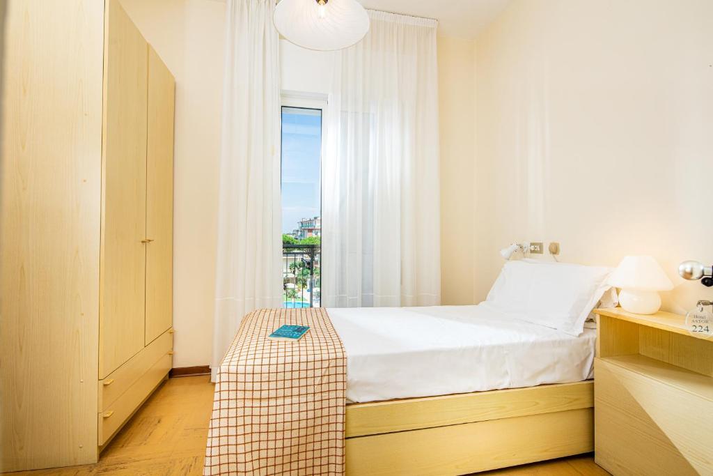 Postel nebo postele na pokoji v ubytování Hotel Astor