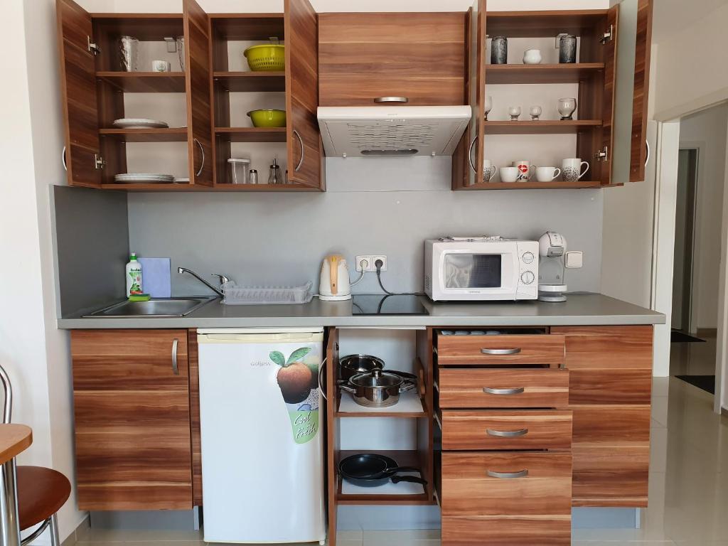 Madonna Apartments - 6