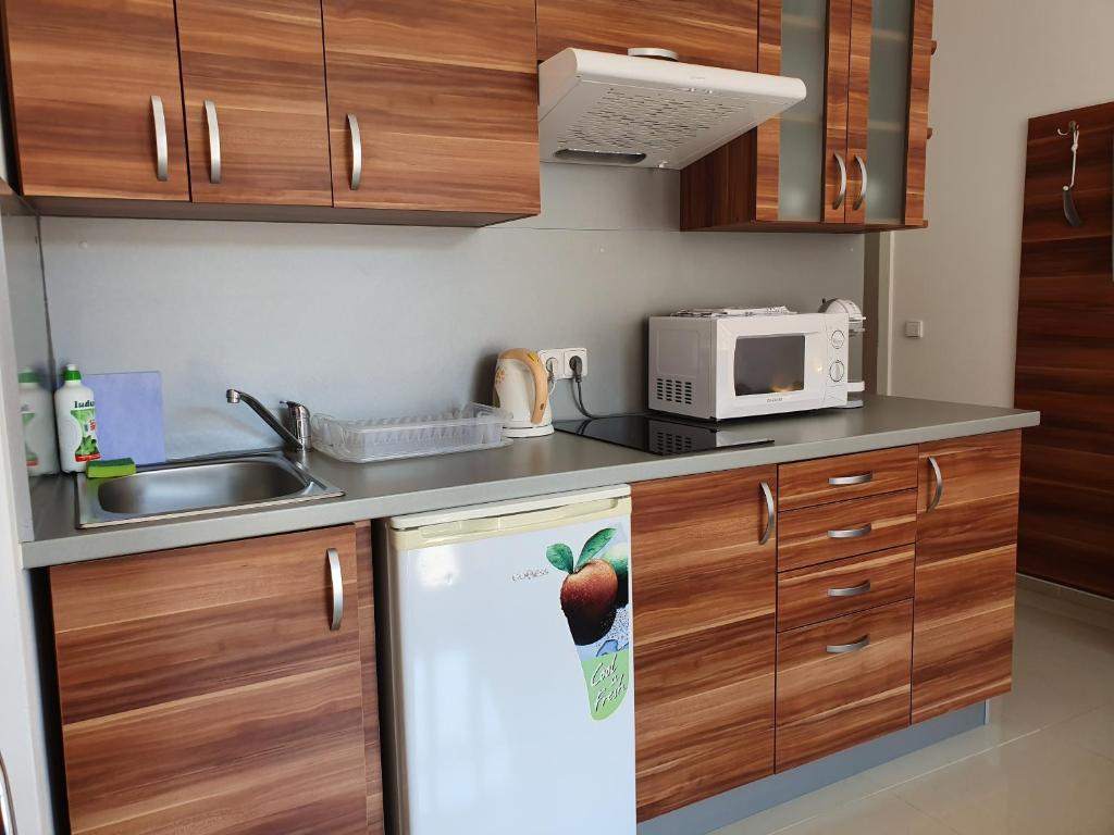 Madonna Apartments - 5