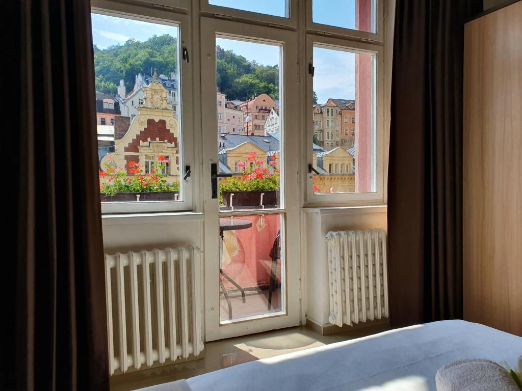 Madonna Apartments - 3