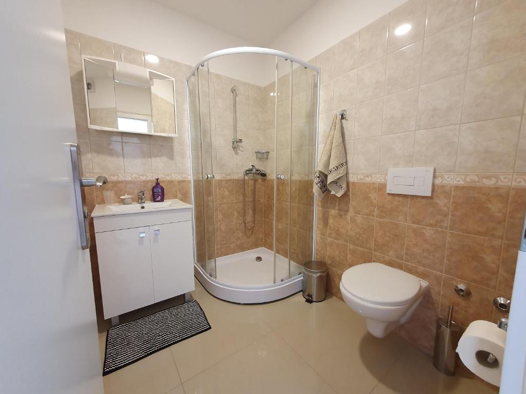 Madonna Apartments - 7