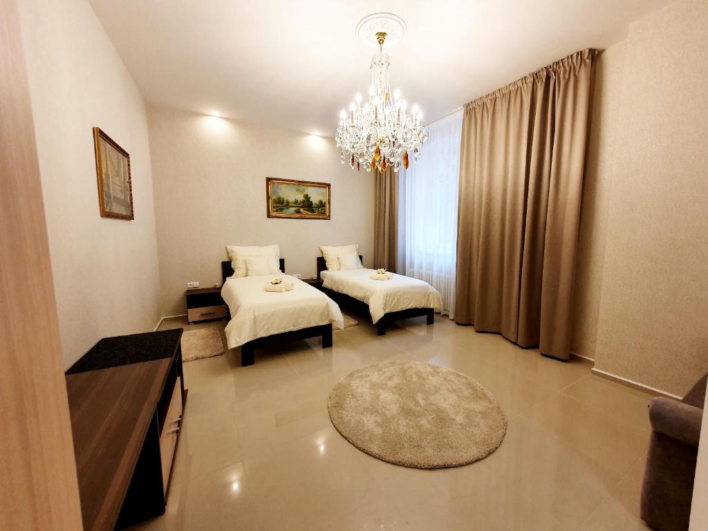 Madonna Apartments - 19