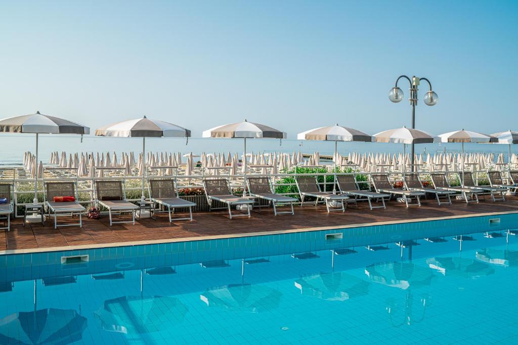 Bazén v ubytování Hotel Astor nebo v jeho okolí