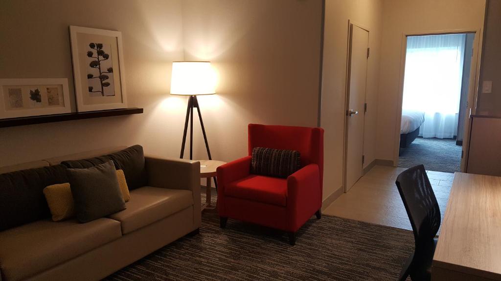 Country Inn & Suites by Radisson, Savannah Midtown, GA - Suite King De Una Habitación Con Cama Con Sofá-no Fumar
