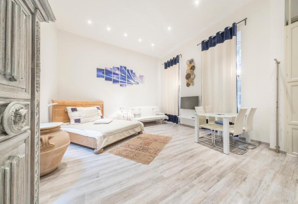 Posteľ alebo postele v izbe v ubytovaní ATLANTA apartment is in the heart of Budapest