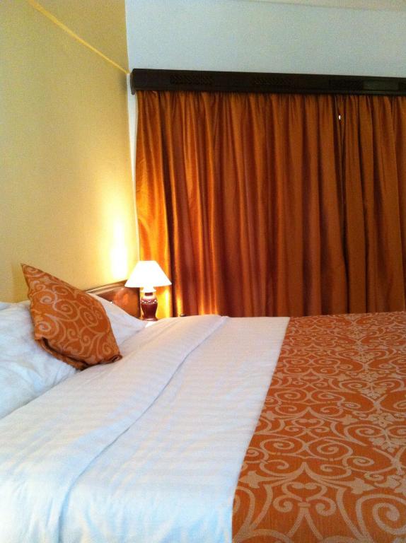 Postel nebo postele na pokoji v ubytování Kenya Bay Beach Hotel