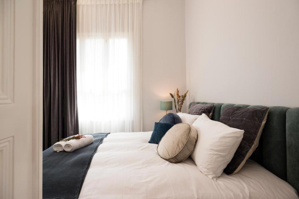 Postel nebo postele na pokoji v ubytování Hotel Lost Gemmayzeh