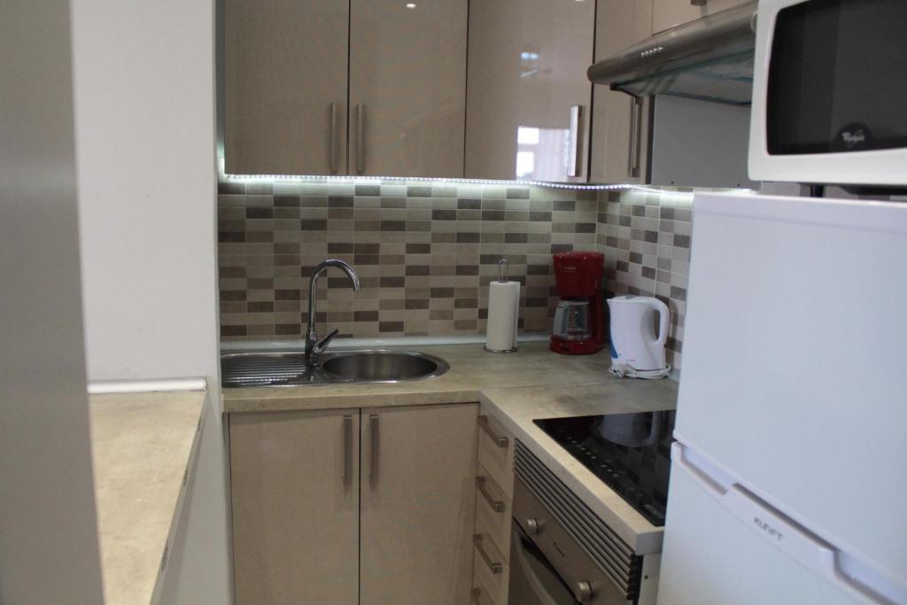 Kuchyň nebo kuchyňský kout v ubytování Simon beach house Los Cristianos
