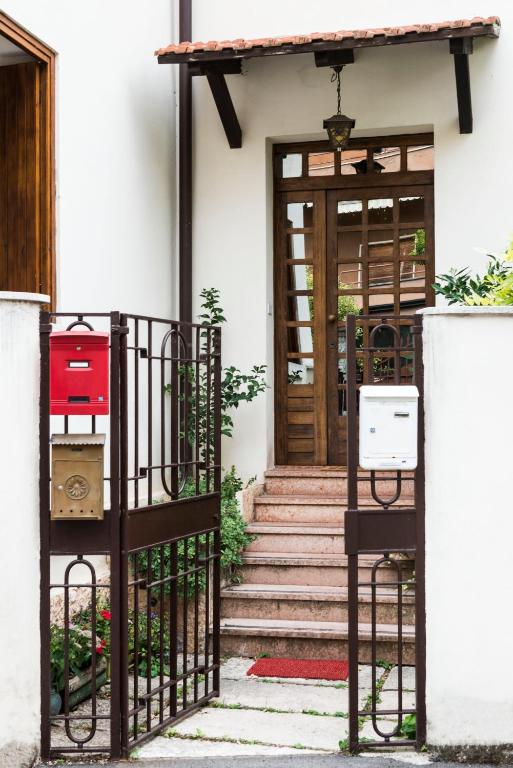 The facade or entrance of Casa↨di Amore e Psiche