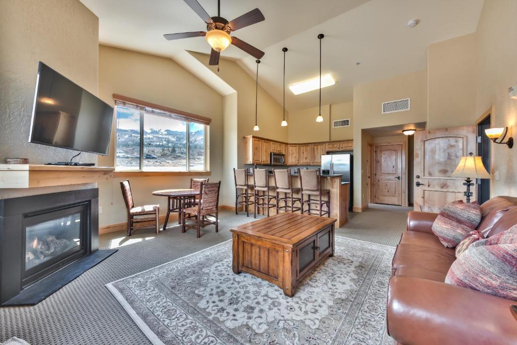 Silverado Corner 2 Bedroom by Canyons Village Rentals - Housity