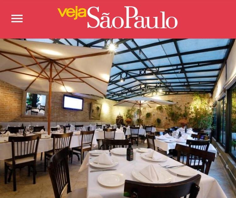 Restaurace v ubytování Loft Confortável e Moderno