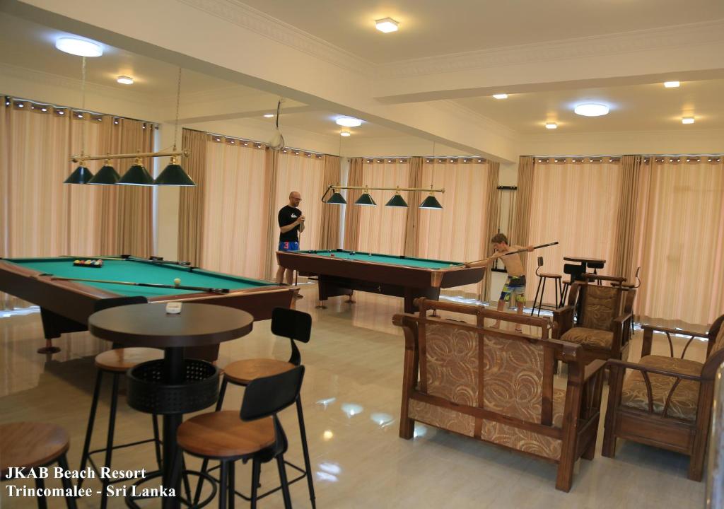 Biliár nebo kulečník v ubytování JKAB Beach Resort