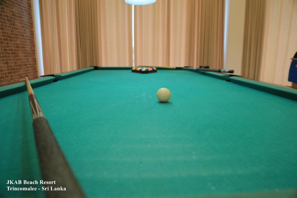 Biliár nebo kulečník v ubytování JKAB Beach Resort