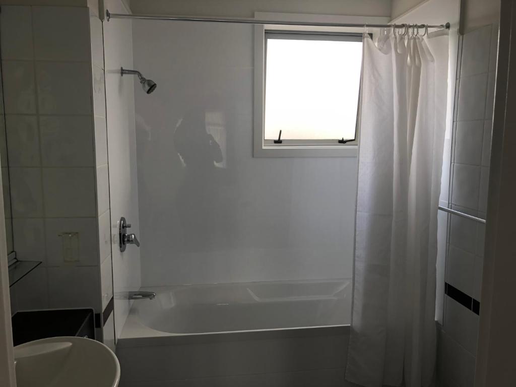 Ambassador Motor Inn - Resim 27