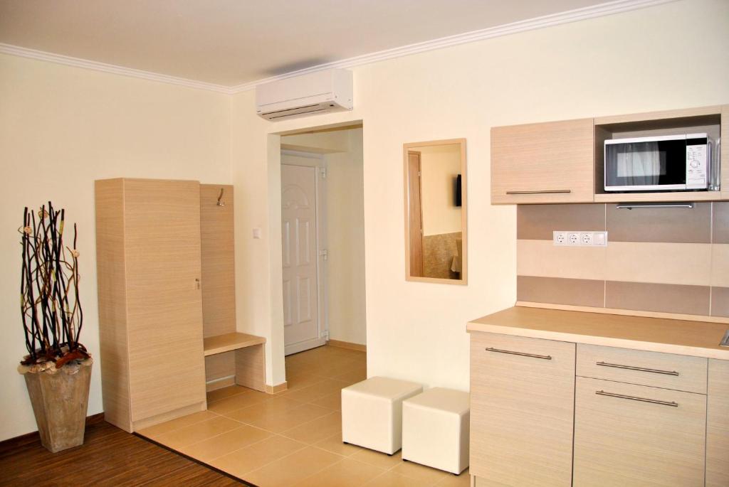 Kuchnia lub aneks kuchenny w obiekcie Gyula Vár Prémium Apartman
