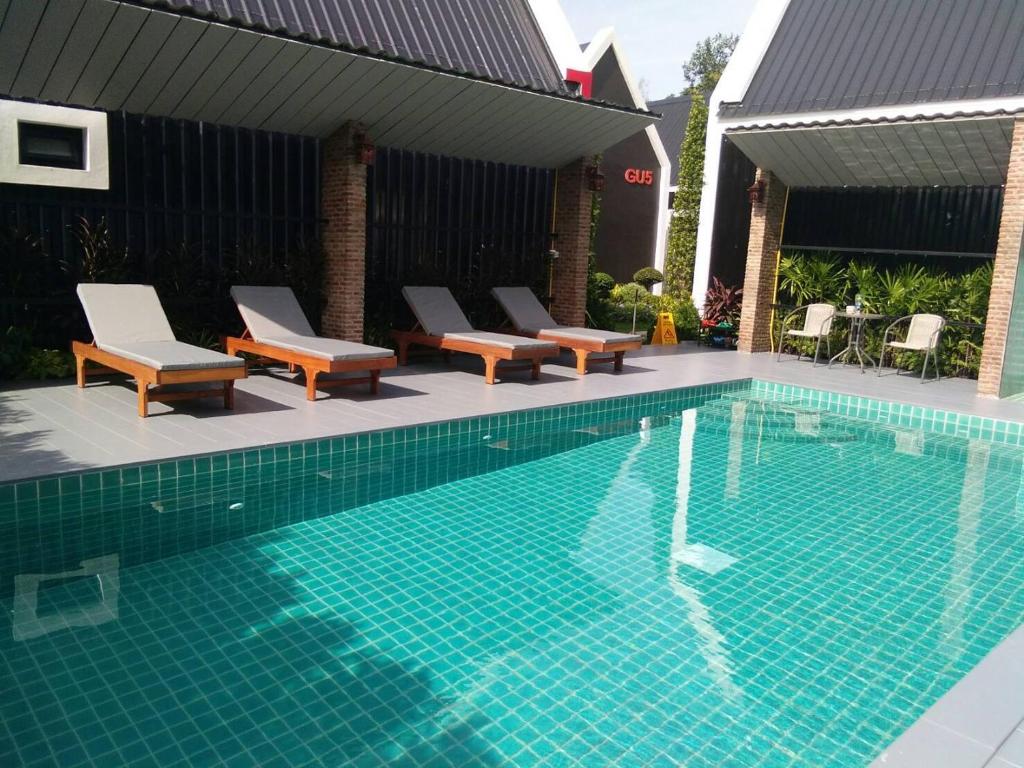 Bazén v ubytování Sawasdee​ Buriram​ Resort nebo v jeho okolí