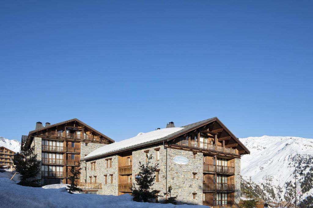 a ski lodge with snow on the roof at Résidence Les Balcons de La Rosière in La Rosière