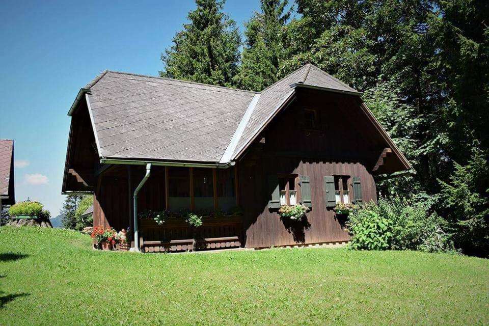 A garden outside Ferienhaus Kreiner