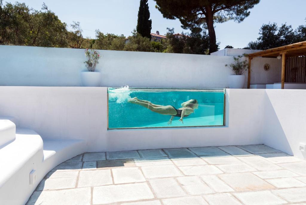 Bazén v ubytovaní Villa Arios, pool, jacuzzi and sea alebo v jeho blízkosti
