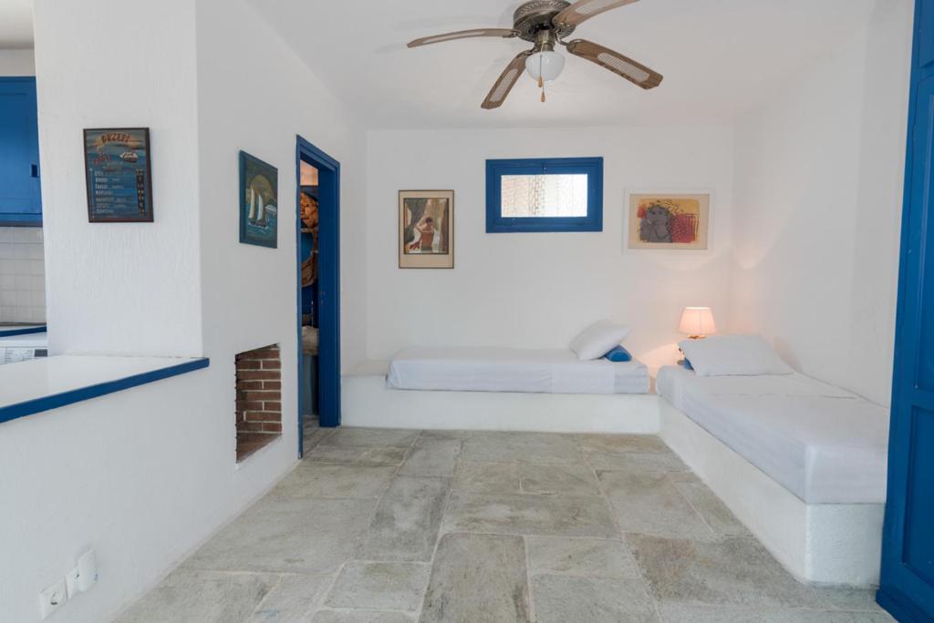 Posteľ alebo postele v izbe v ubytovaní Villa Arios, pool, jacuzzi and sea