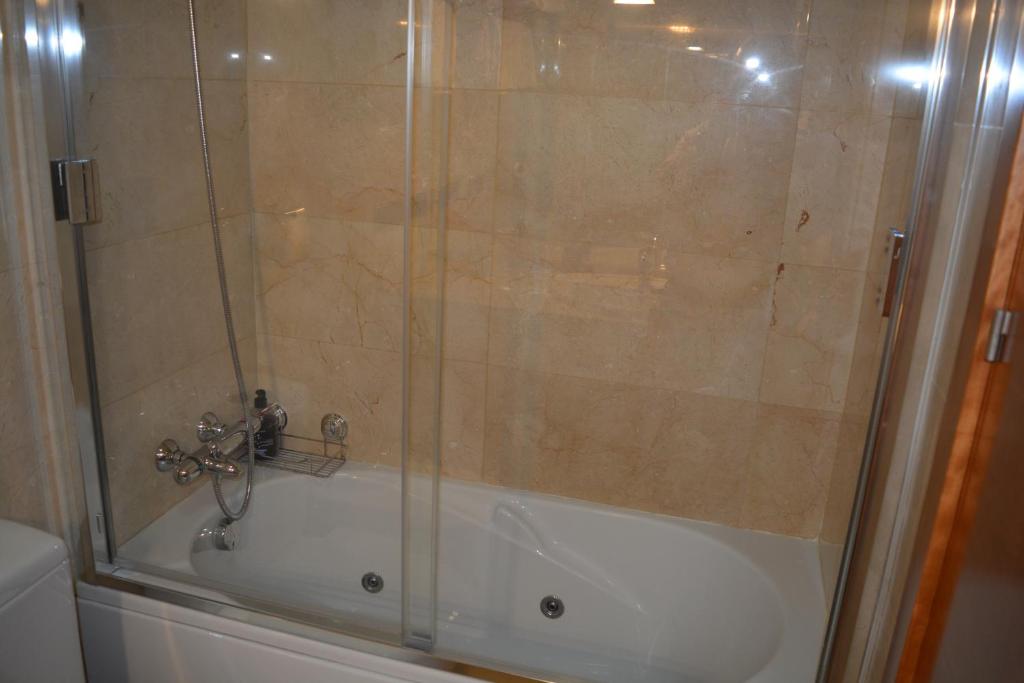 A bathroom at Apartamento Edificio Plaza Gran Vía