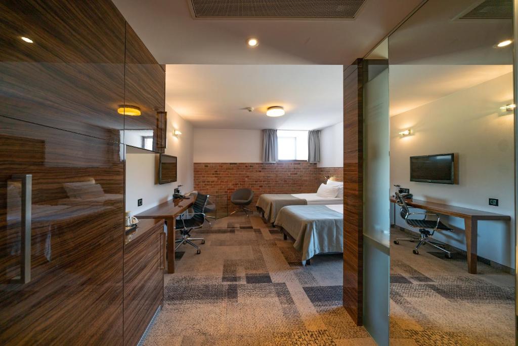 Televízia a/alebo spoločenská miestnosť v ubytovaní Q Hotel Grand Cru Gdańsk