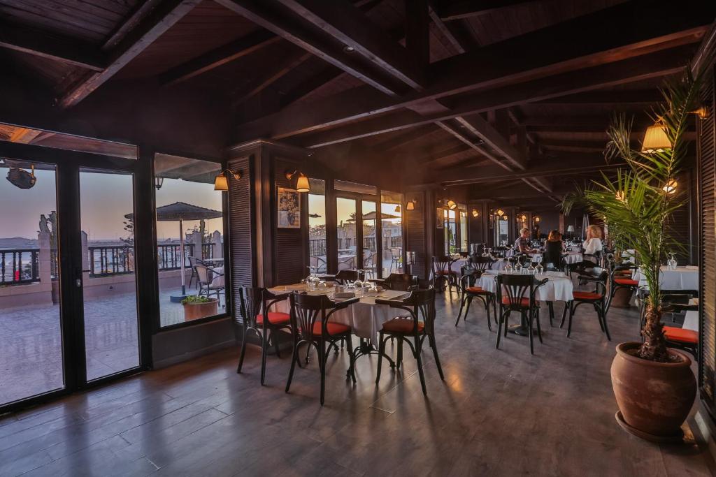 Restaurace v ubytování Hôtel Des Iles