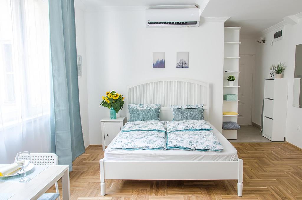 A bed or beds in a room at Harrison(e)