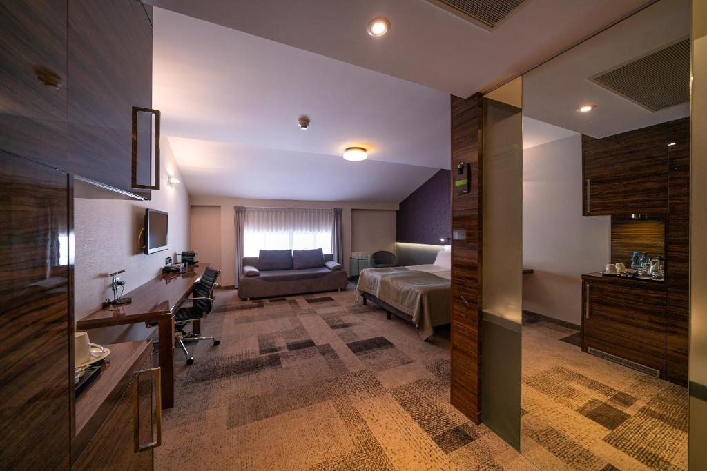 Televízia a/alebo spoločenská miestnosť v ubytovaní Q Hotel Grand Cru Gdańsk