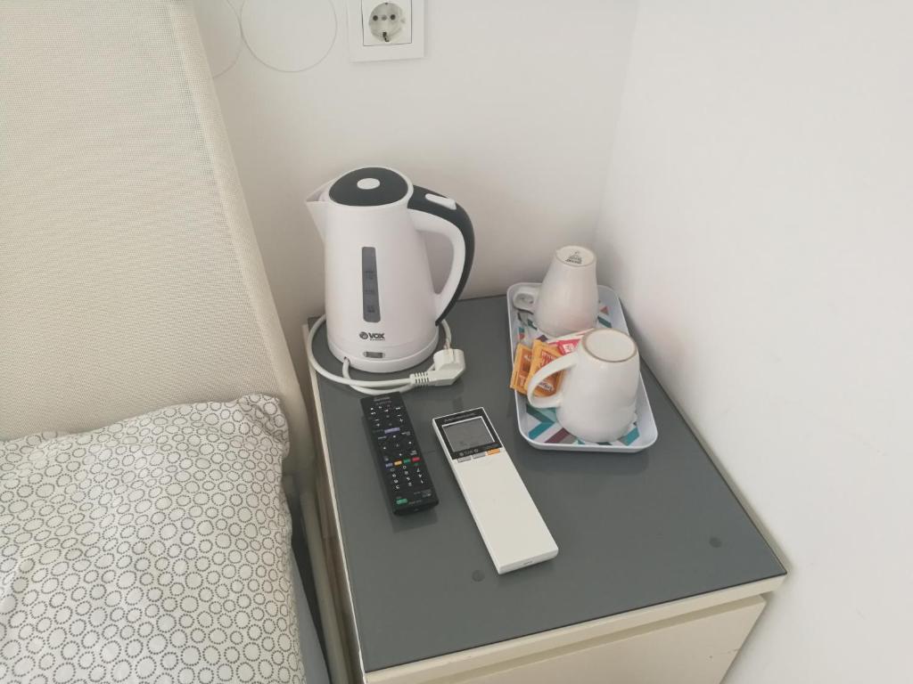 Příslušenství pro přípravu čaje a kávy v ubytování Most Hostel