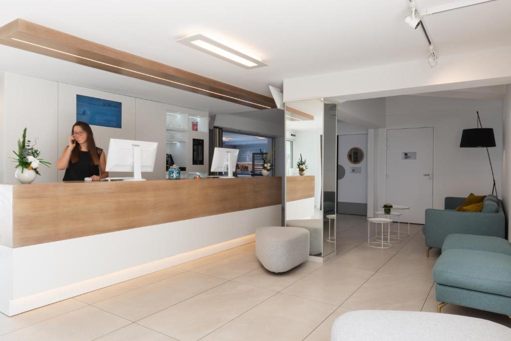 Hall o reception di Kyriad Montpellier Sud - A709