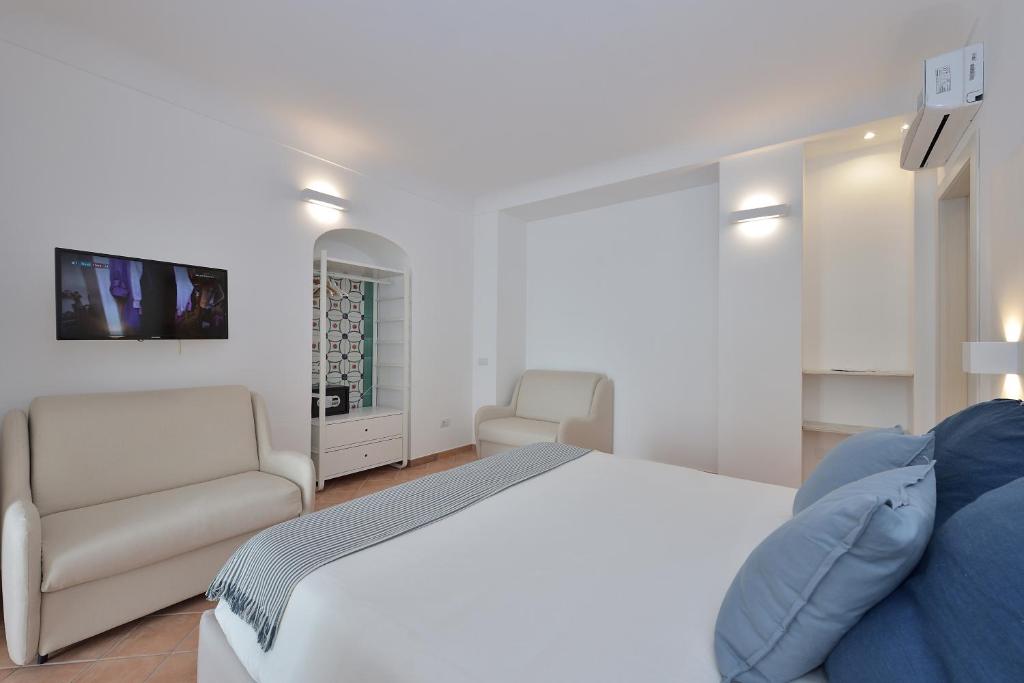 Televízia a/alebo spoločenská miestnosť v ubytovaní Casa Amorino