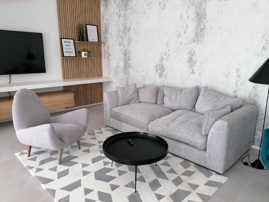 TV a/nebo společenská místnost v ubytování Regentova Suites Ljubljana