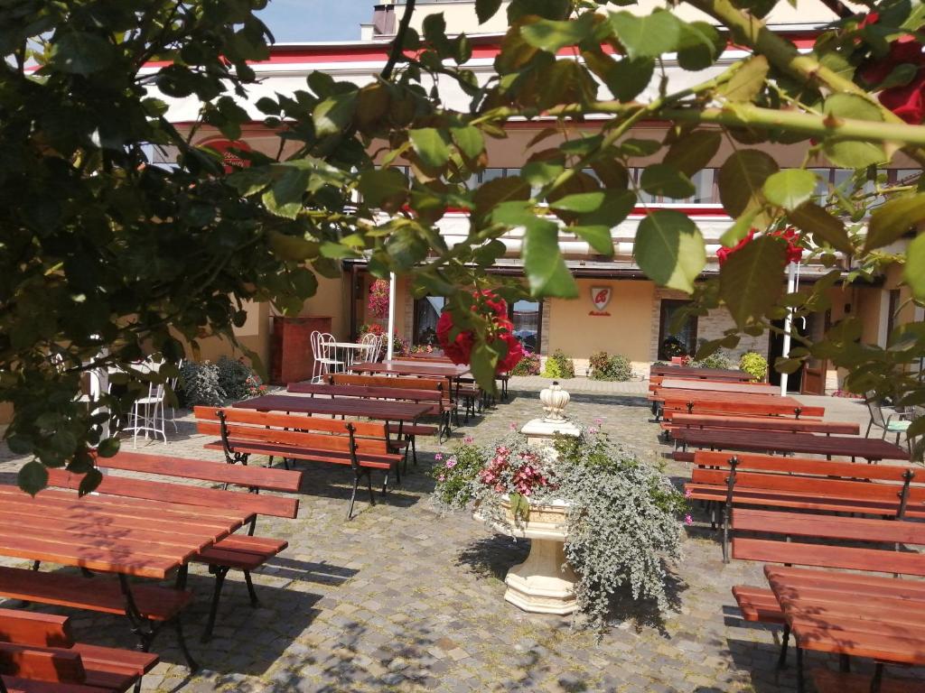 Restaurace v ubytování HOTEL SAN