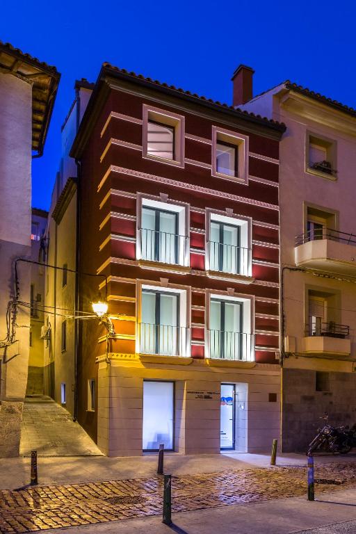 APARTAMENTOS TURISTICOS - PAPEL ARMADO - Calle Caldereros 33 reservar