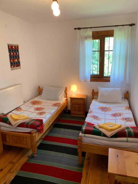 Postel nebo postele na pokoji v ubytování Borimechkova Kashta