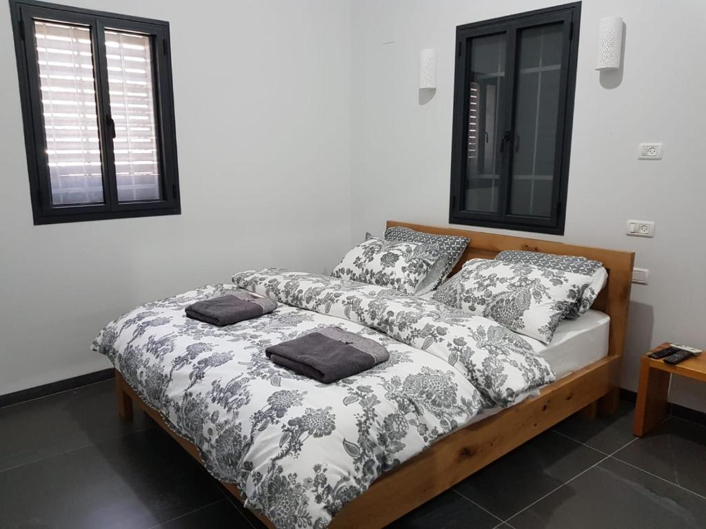 En eller flere senge i et værelse på Shahen's Boutique Apartment By Ahlan Hospitality