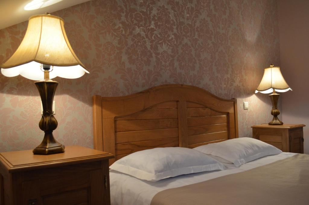 Postel nebo postele na pokoji v ubytování Hotel Brigitte