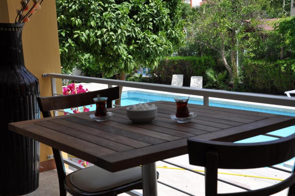 Bazén v ubytování Tuncer Garden Hotel nebo v jeho okolí