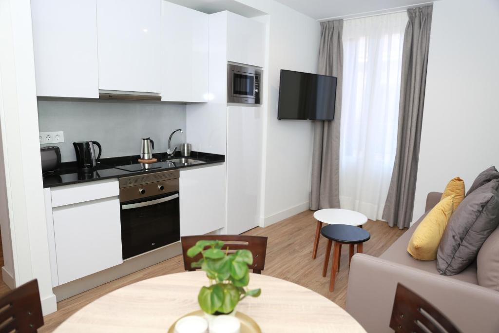 A kitchen or kitchenette at New Point Opera