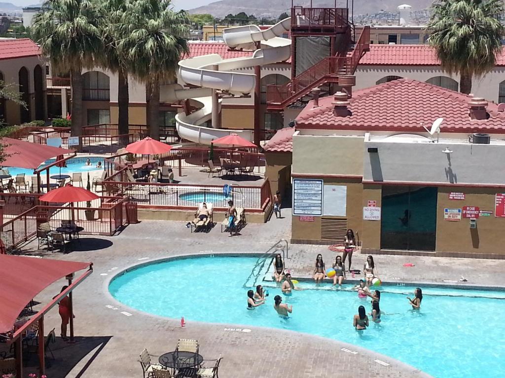 Wyndham El Paso Airport And Water Park www.booking.com