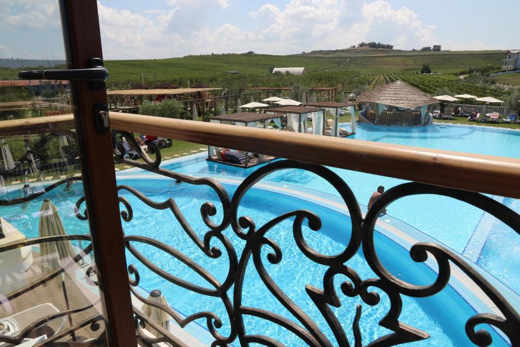 Bazén v ubytování Vinea Resort nebo v jeho okolí